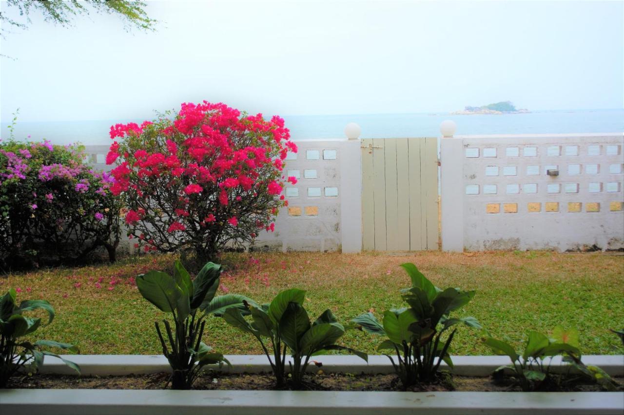 טנג'ונג בונגא G&T'S Beach Front Villa מראה חיצוני תמונה