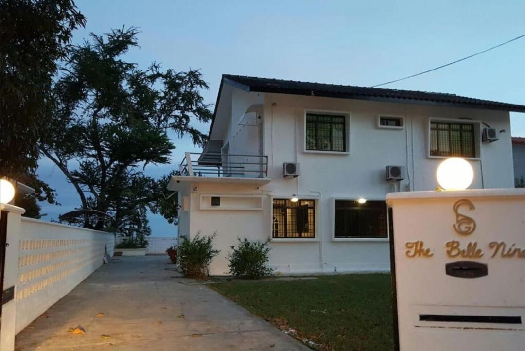 טנג'ונג בונגא G&T'S Beach Front Villa מראה חיצוני תמונה