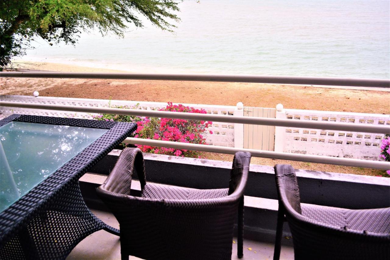 טנג'ונג בונגא G&T'S Beach Front Villa מראה חיצוני תמונה