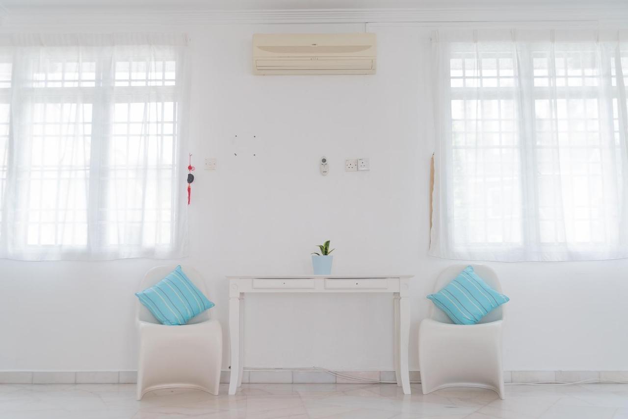 טנג'ונג בונגא G&T'S Beach Front Villa מראה חיצוני תמונה