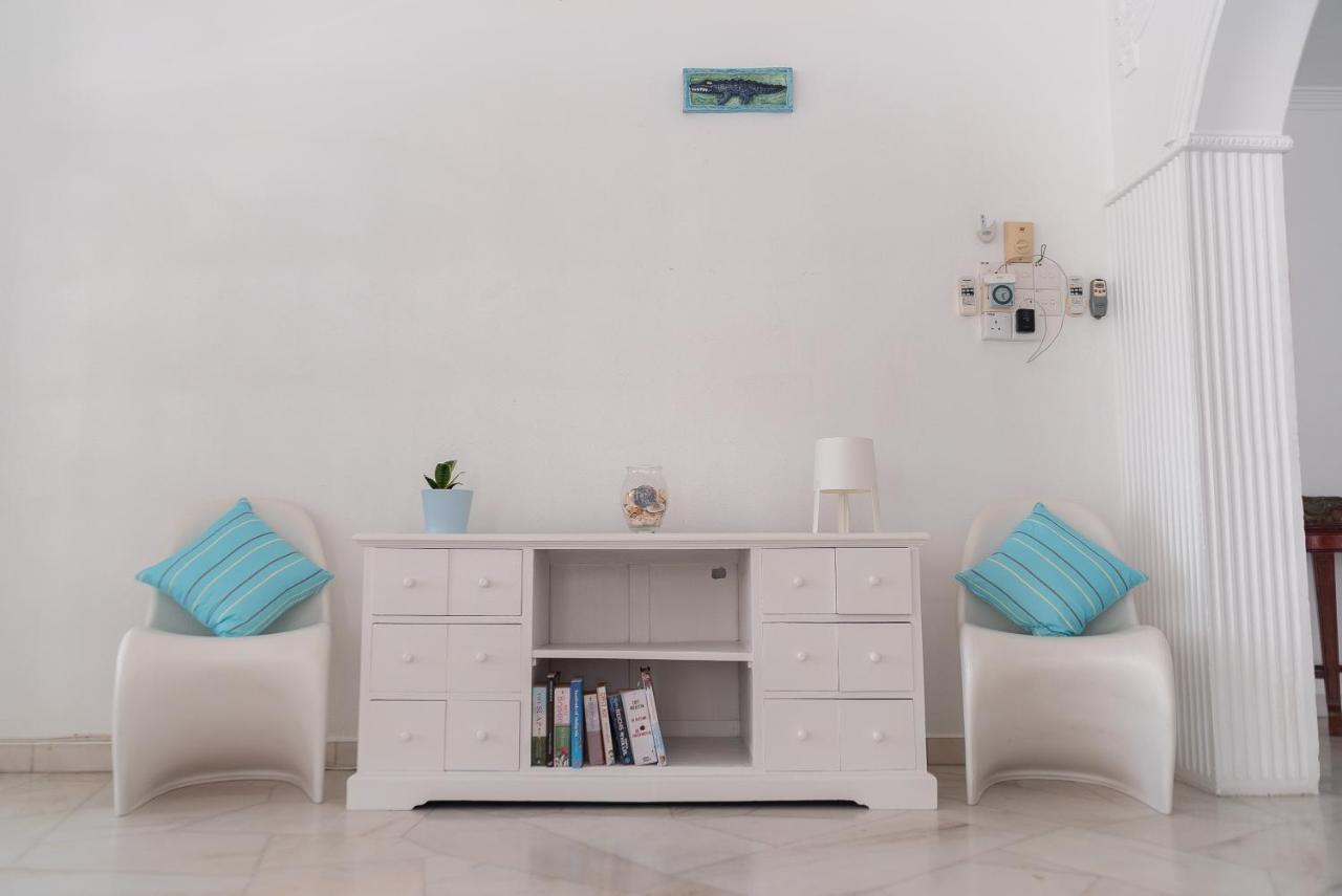 טנג'ונג בונגא G&T'S Beach Front Villa מראה חיצוני תמונה