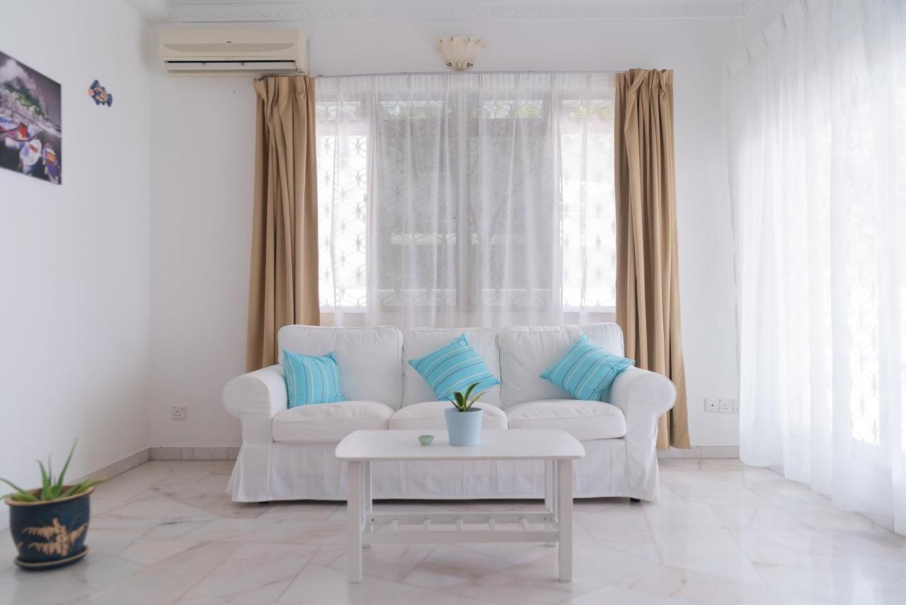טנג'ונג בונגא G&T'S Beach Front Villa מראה חיצוני תמונה