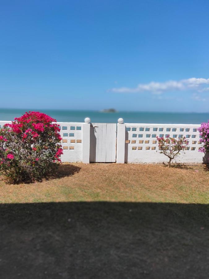 טנג'ונג בונגא G&T'S Beach Front Villa מראה חיצוני תמונה